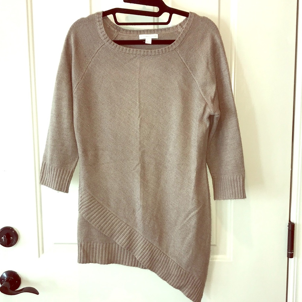 Asymmetrical hem 3/4 sleeve sweater